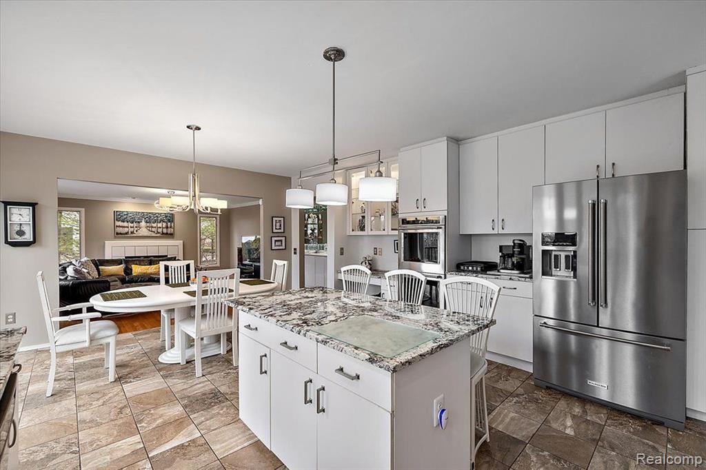 6988 LAKEMONT Circle, West Bloomfield, MI 48323 — Photo 12