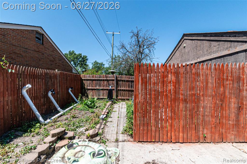 20510 Luna Street, Clinton Twp, MI 48035 — Photo 36