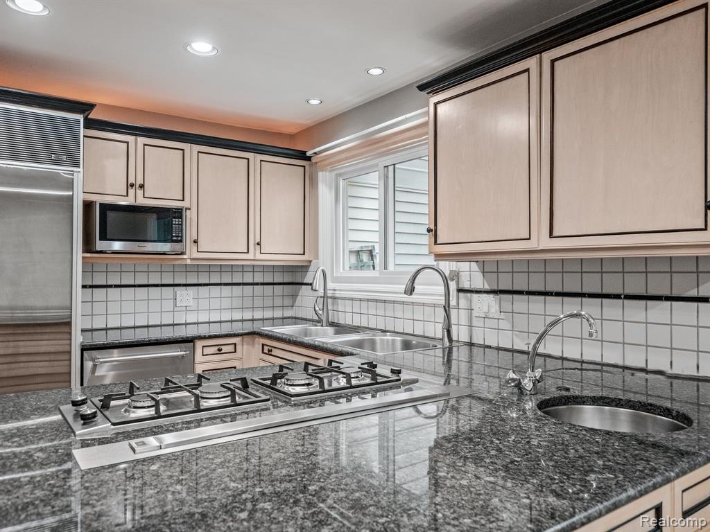 5707 WOODWIND Drive, Bloomfield Hills, MI 48301 — Photo 15