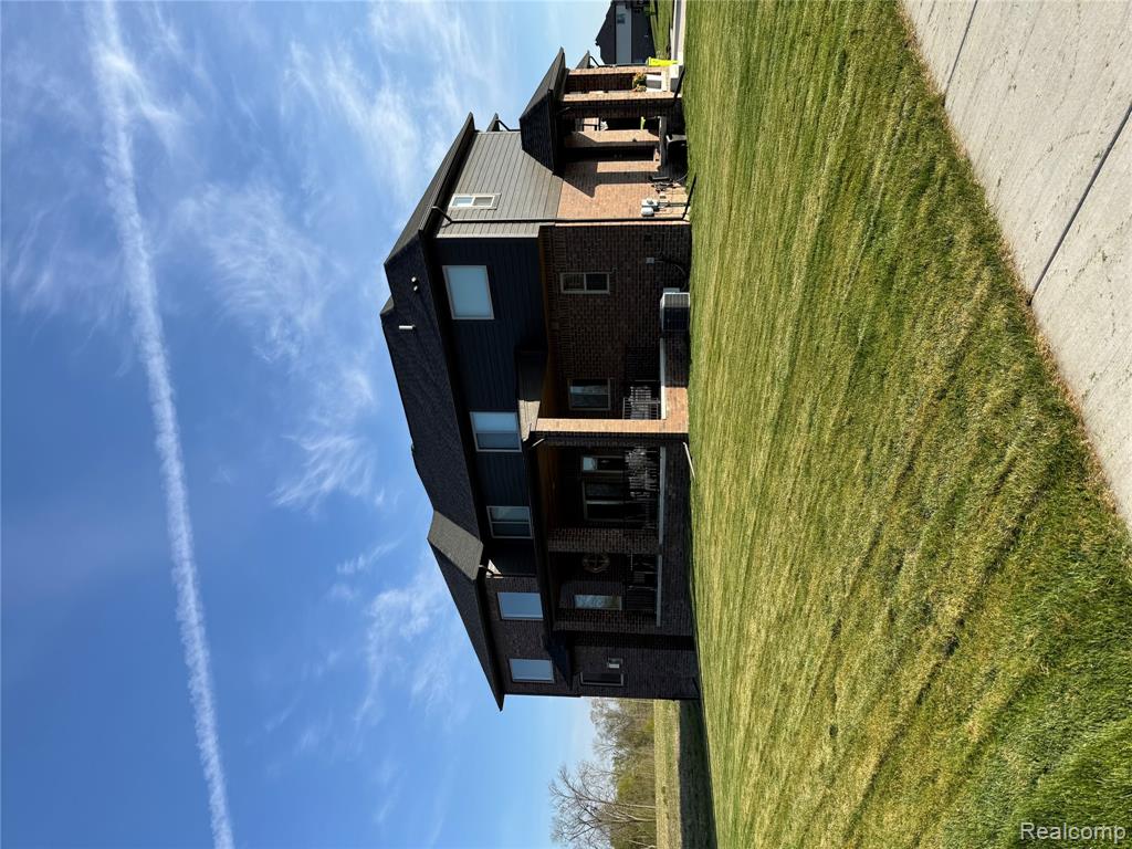 15870 Via Manzoni, Macomb, MI 48042 — Photo 2