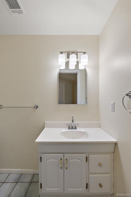 708 Oak View Ln, Milford, MI 48381 — Photo 63