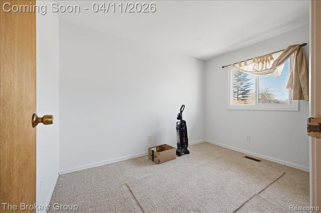 90 N Josephine Avenue, Waterford, MI 48328 — Photo 24