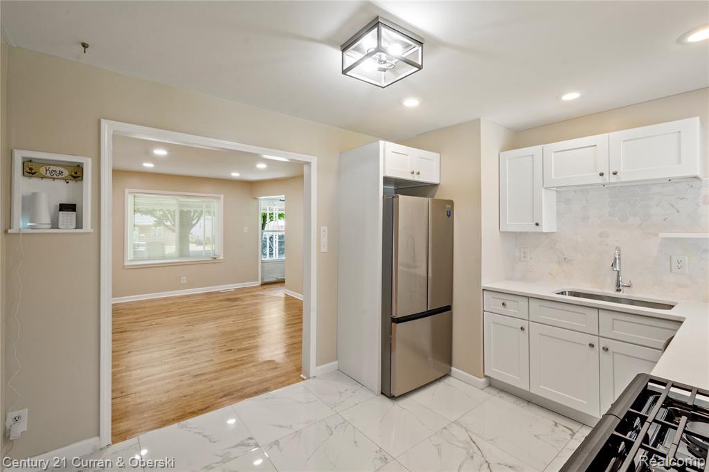 5378 Weddell Street, Dearborn Heights, MI 48125 — Photo 9