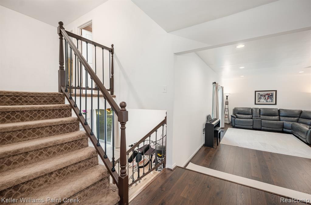 6545 Post Oak Drive, West Bloomfield, MI — Photo 3