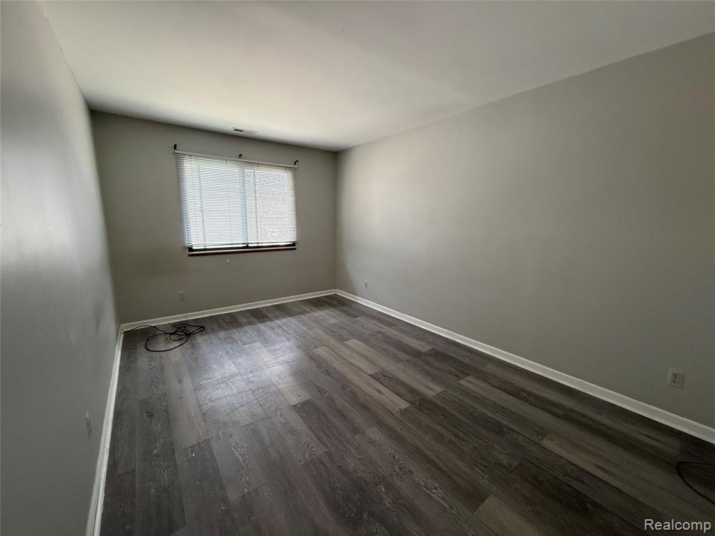 7624 Manor Circle, Westland, MI — Photo 15