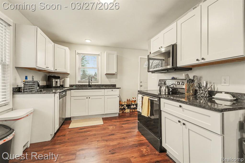 6524 Oakridge Drive, Waterford, MI 48329 — Photo 4