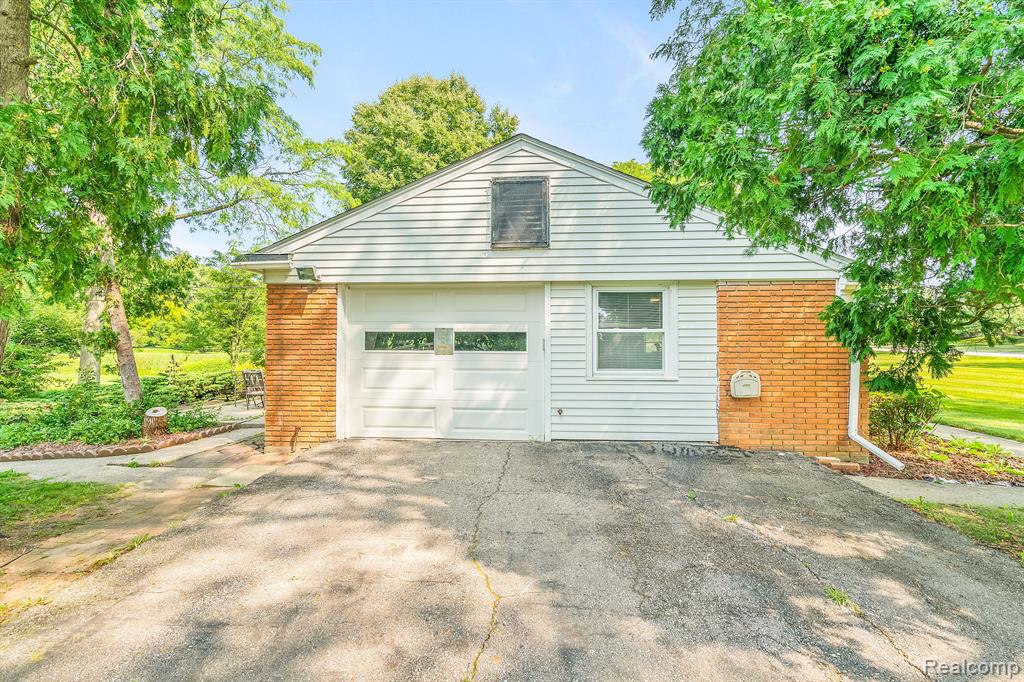 8825 N BECK Road, Plymouth, MI 48170 — Photo 2