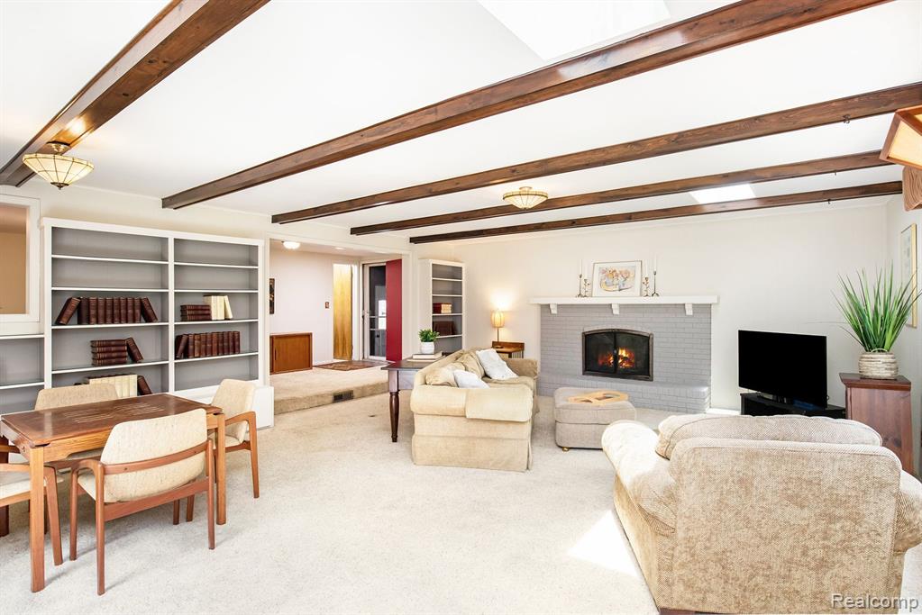 807 S OAK Street, Fenton, MI 48430 — Photo 7