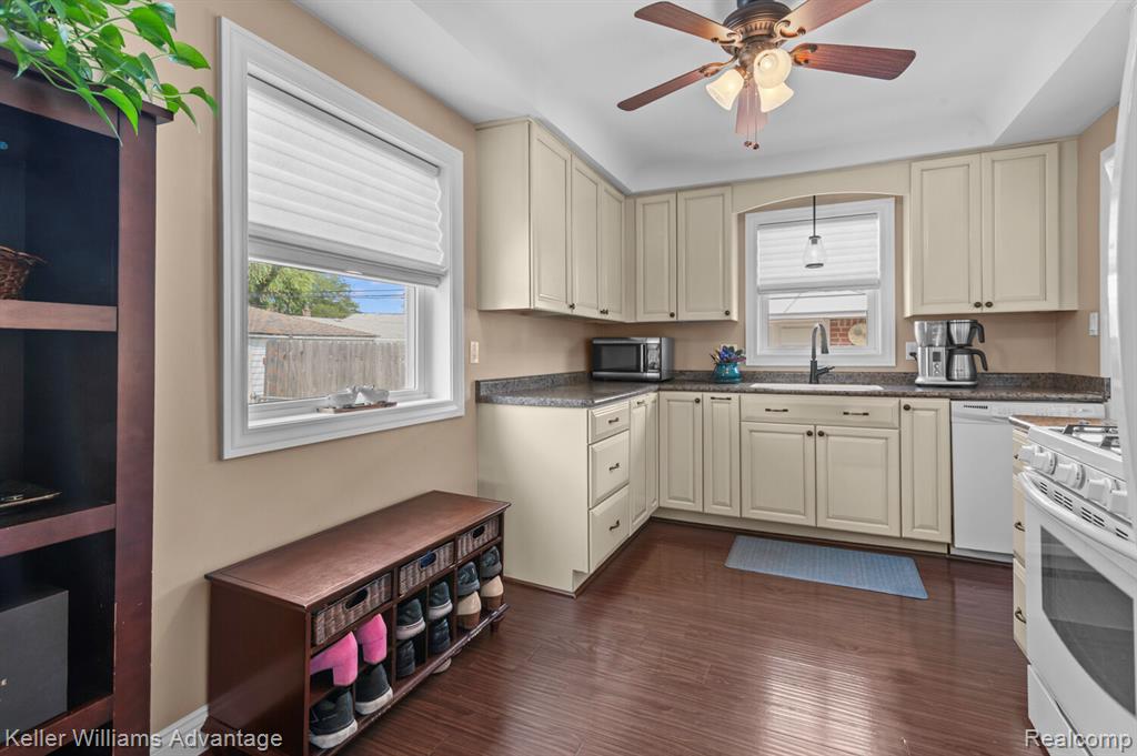 6514 Sharon Street, Garden City, MI — Photo 10