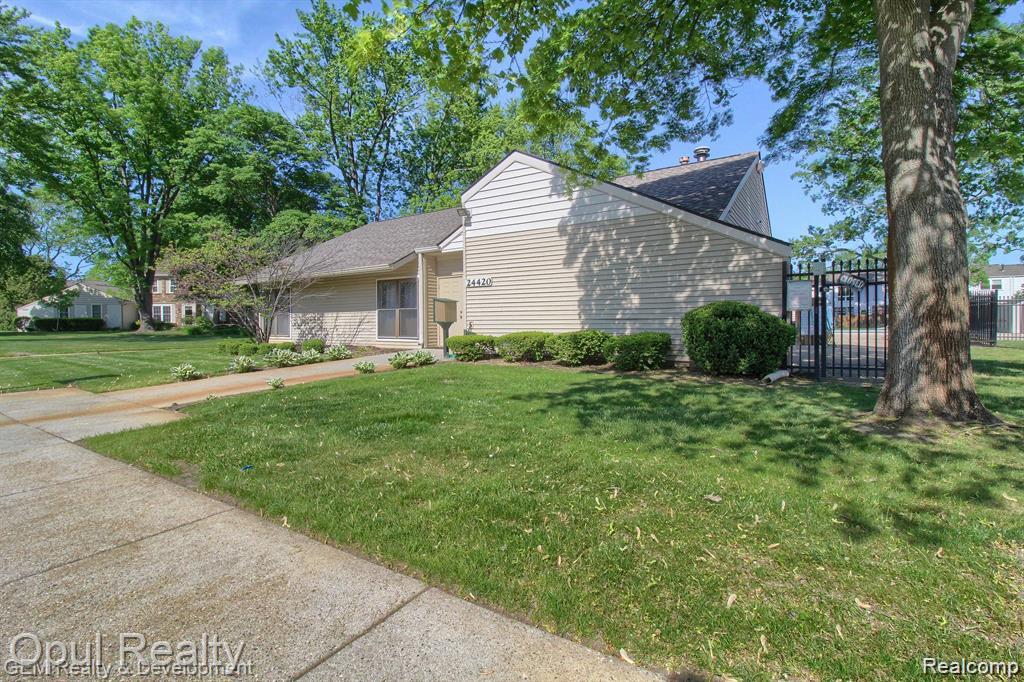 24252 Bashian Drive, Novi, MI — Photo 20