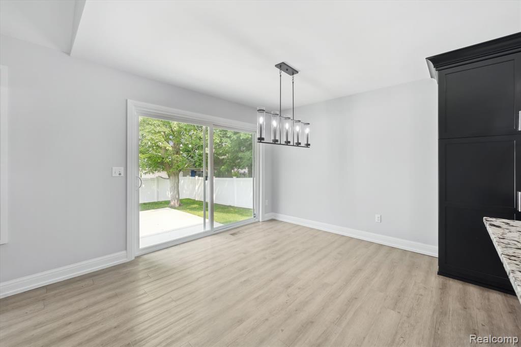595 BRIGHTON LAKE RD, Brighton, MI 48116 — Photo 9