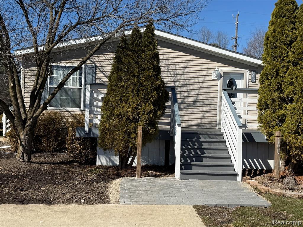 100 Riverview Circle, Saline, MI 48176 — Photo 2