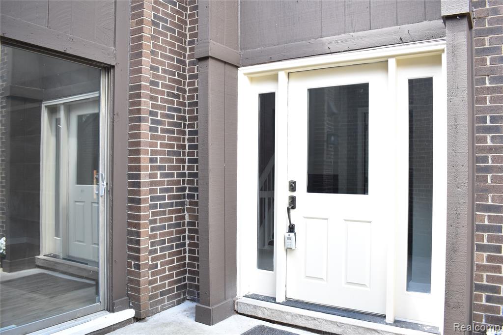 2073 Bordeaux Street, West Bloomfield, MI 48323 — Photo 5