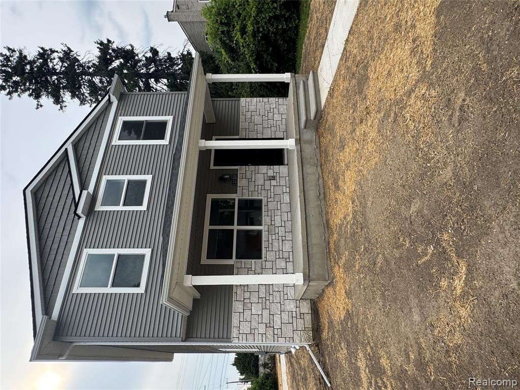 27305 GROVELAND Avenue, Madison Heights, MI 48071