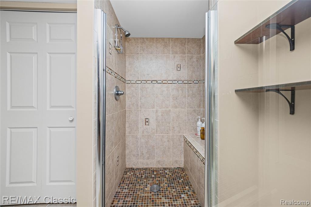 4930 Menominee Lane, Clarkston, MI 48348 — Photo 72