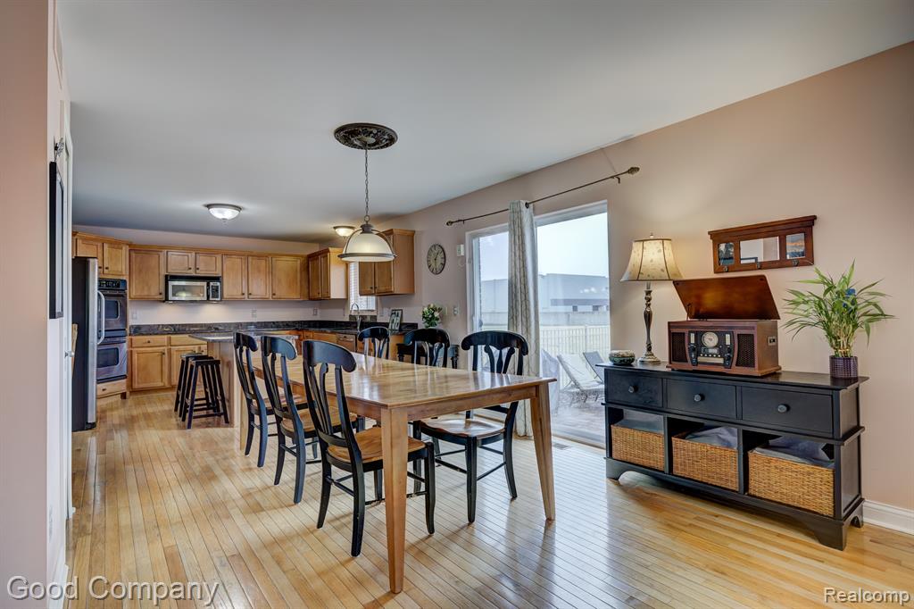 755 OAK POINT Lane, Madison Heights, MI 48071 — Photo 18