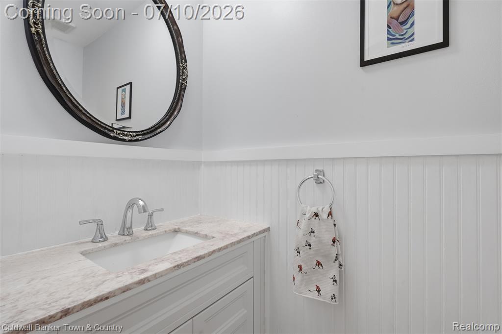 4301 Macqueen Drive, West Bloomfield, MI 48323 — Photo 25