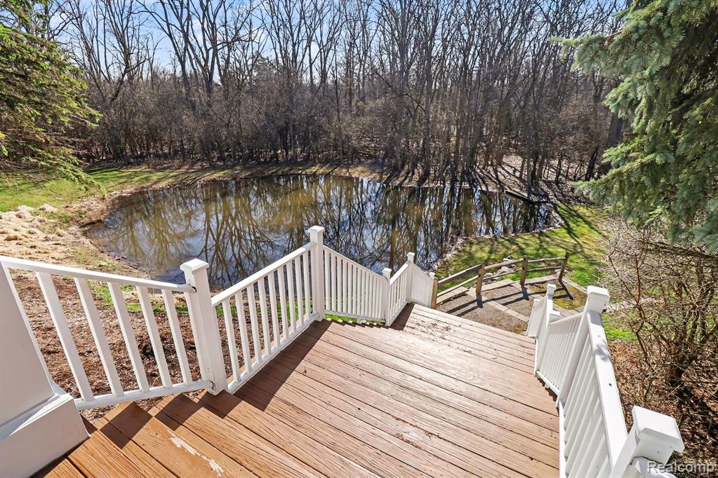 4 Riverbank Drive, Beverly Hills, MI 48025 — Photo 28