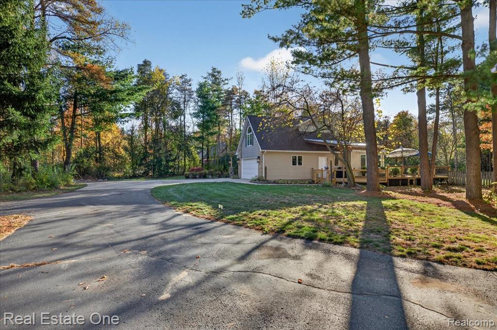 693 Knibbe Road, Lake Orion, MI 48362 — Photo 22
