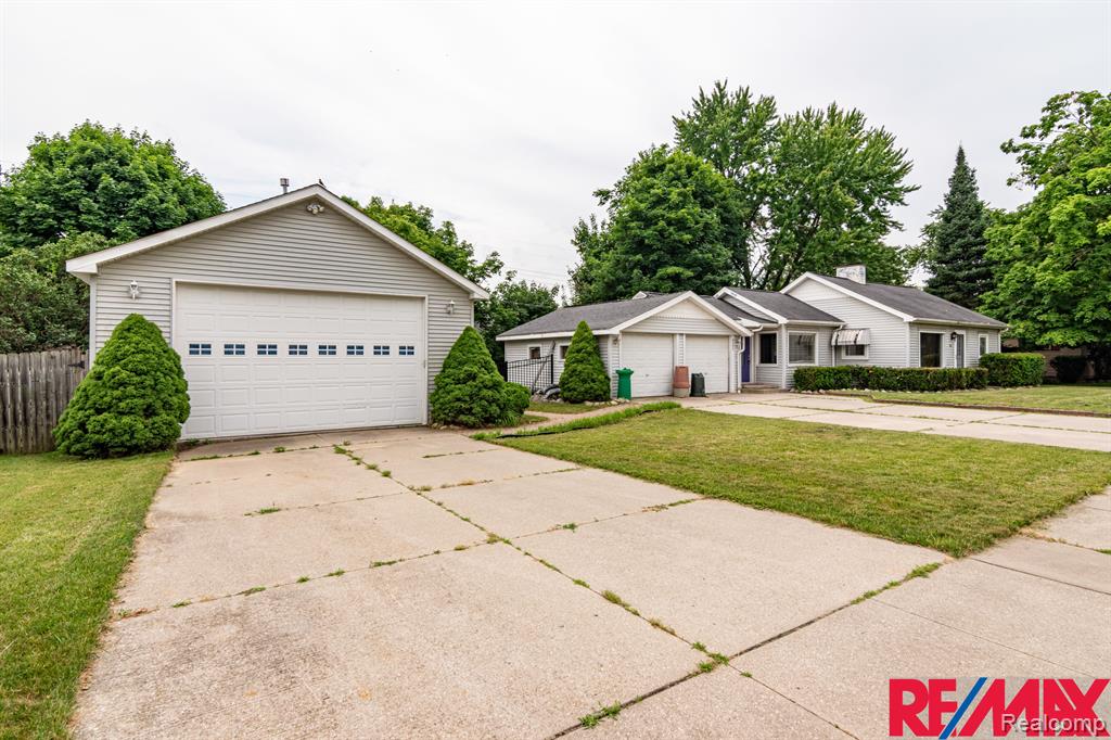 4351 SEEDEN Street, Waterford, MI 48329 — Photo 9