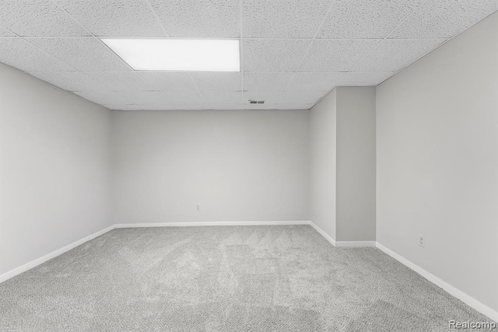 7533 Danbury Drive, West Bloomfield, MI — Photo 30
