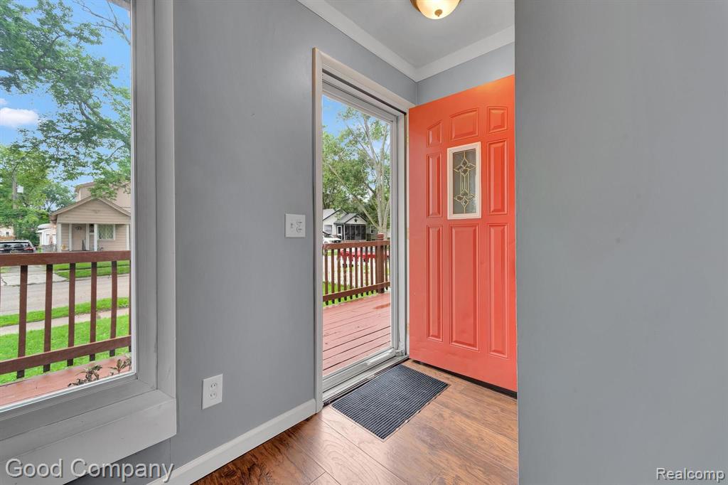 46 W MAPLEDALE Avenue, Hazel Park, MI 48030 — Photo 2