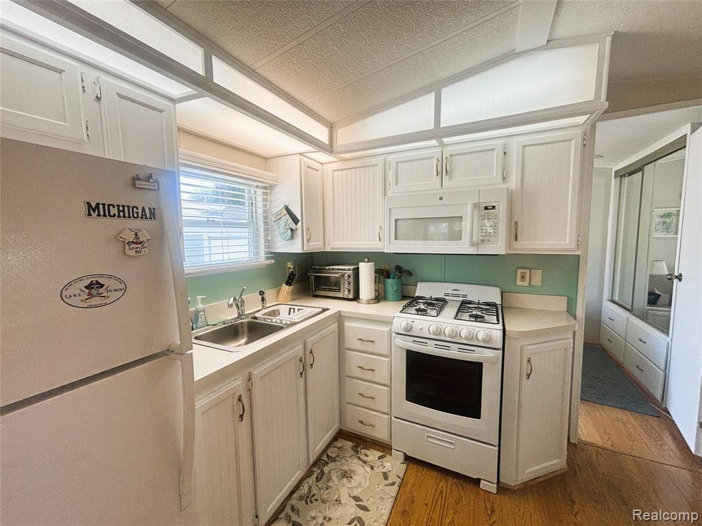5244 Independence Lane, 52, Lexington, MI 48450 — Photo 18