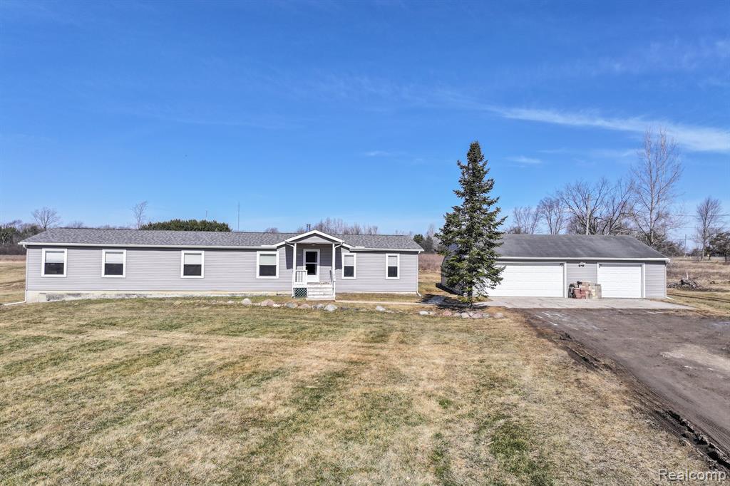 8425 N BRAY Road, Mount Morris, MI 48458 — front exterior