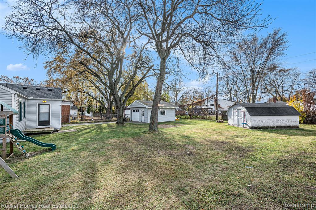 8241 Robindale Avenue, Dearborn Heights, MI 48127 — Photo 24