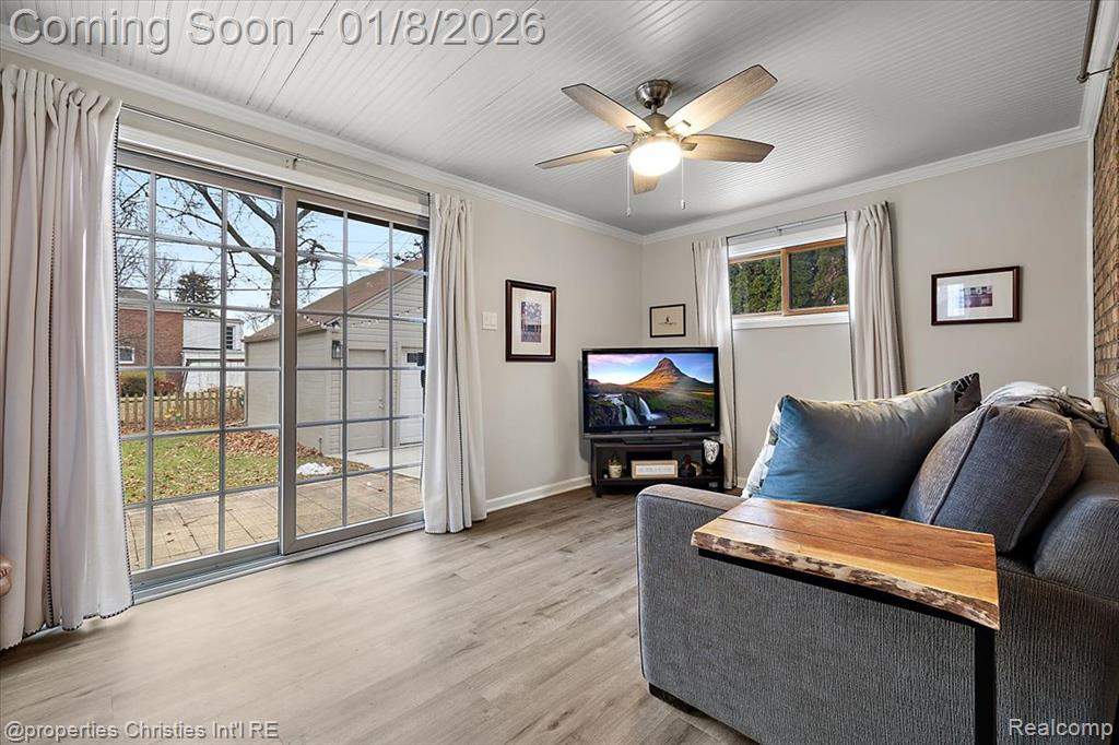 13365 Winchester Avenue, Huntington Woods, MI — Photo 21