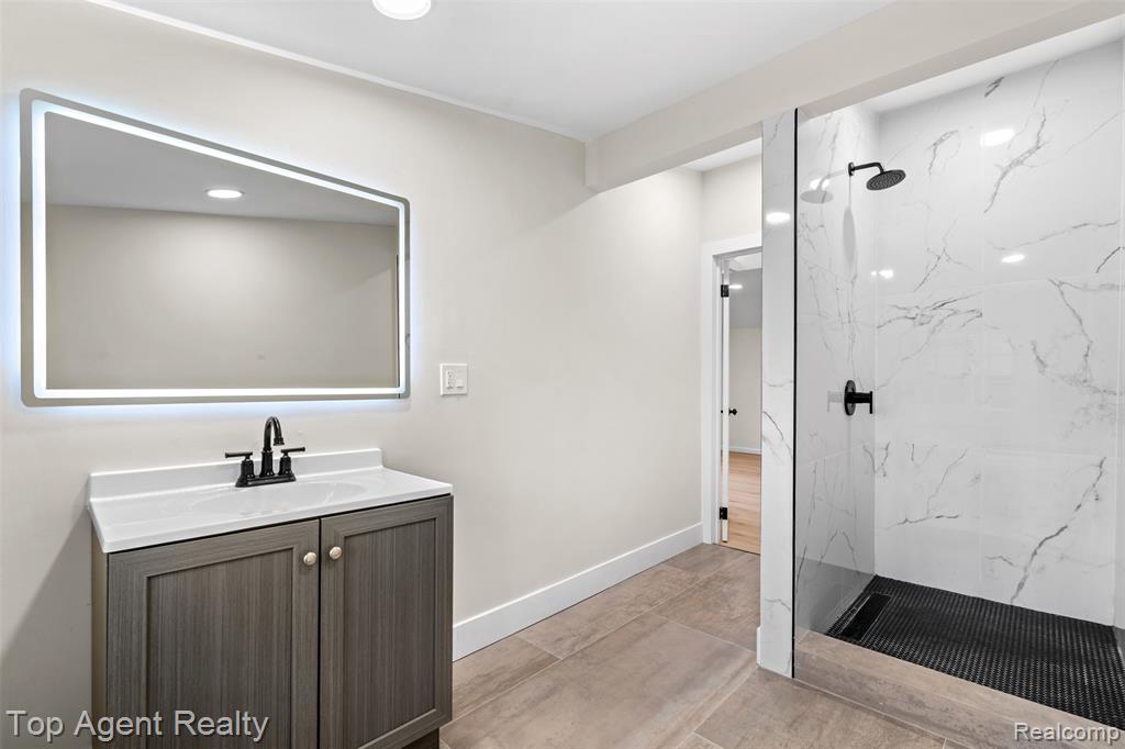 784 Barrington Road, Grosse Pointe Park, MI 48230 — Photo 35