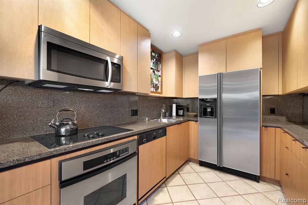 385 CONCORD Place, Bloomfield Hills, MI 48304 — Photo 12