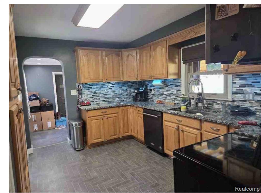8949 Roslyn Street, Livonia, MI 48150 — Photo 20