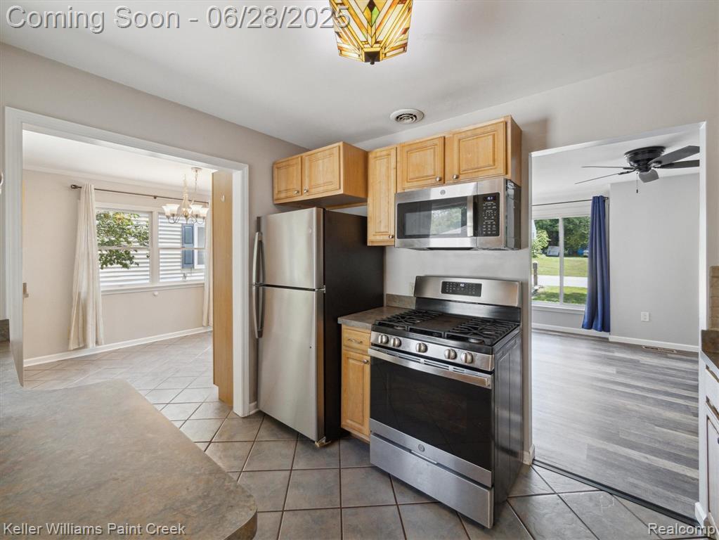 7447 Crissman Street, Utica, MI 48317 — Photo 16