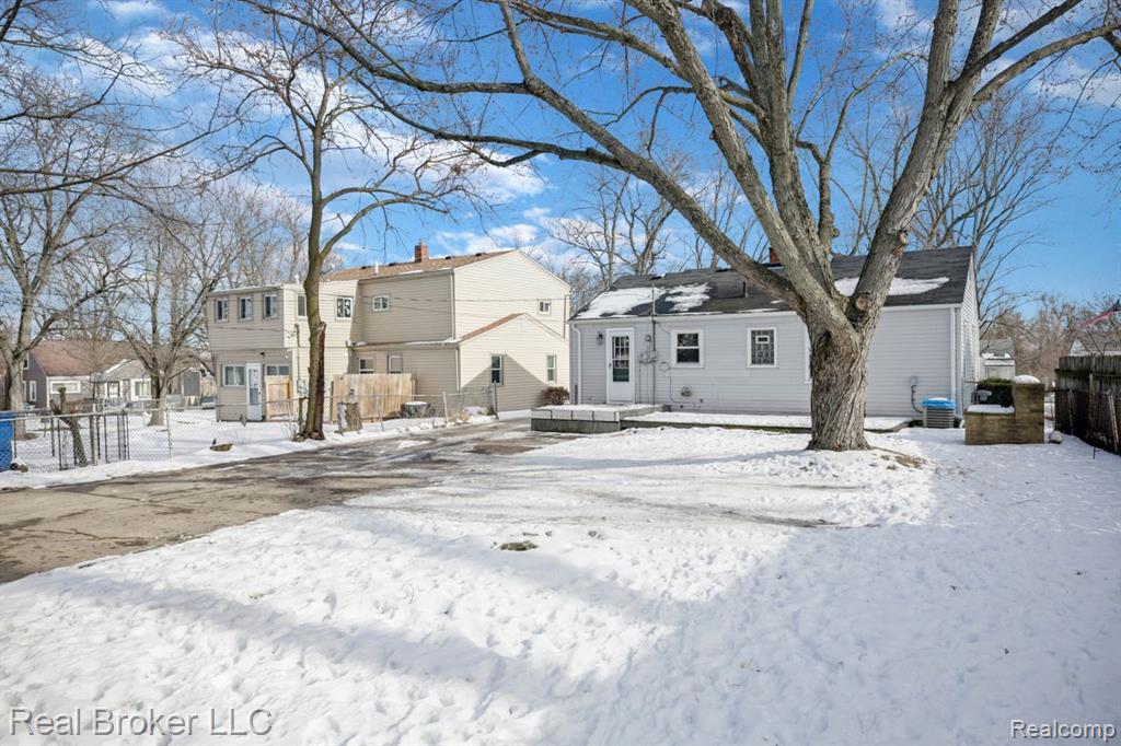 96 S ROSLYN Road, Waterford, MI 48328 — Photo 20