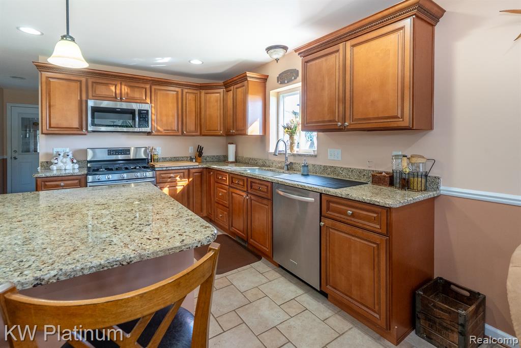48218 Harbor Drive, Chesterfield, MI 48047 — Photo 33