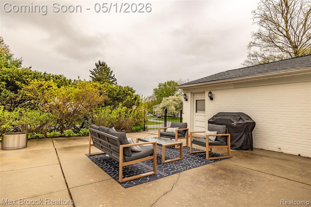 2275 Park Ridge Drive, Bloomfield Hills, MI 48304 — Photo 11