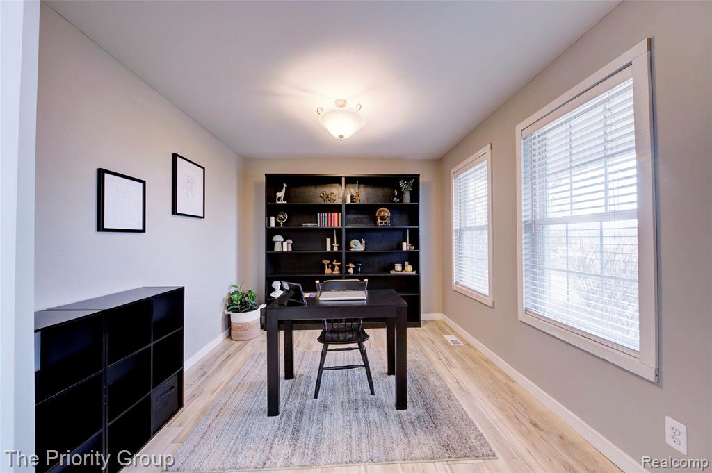 4395 Pondview Drive, Swartz Creek, MI 48473 — Photo 5