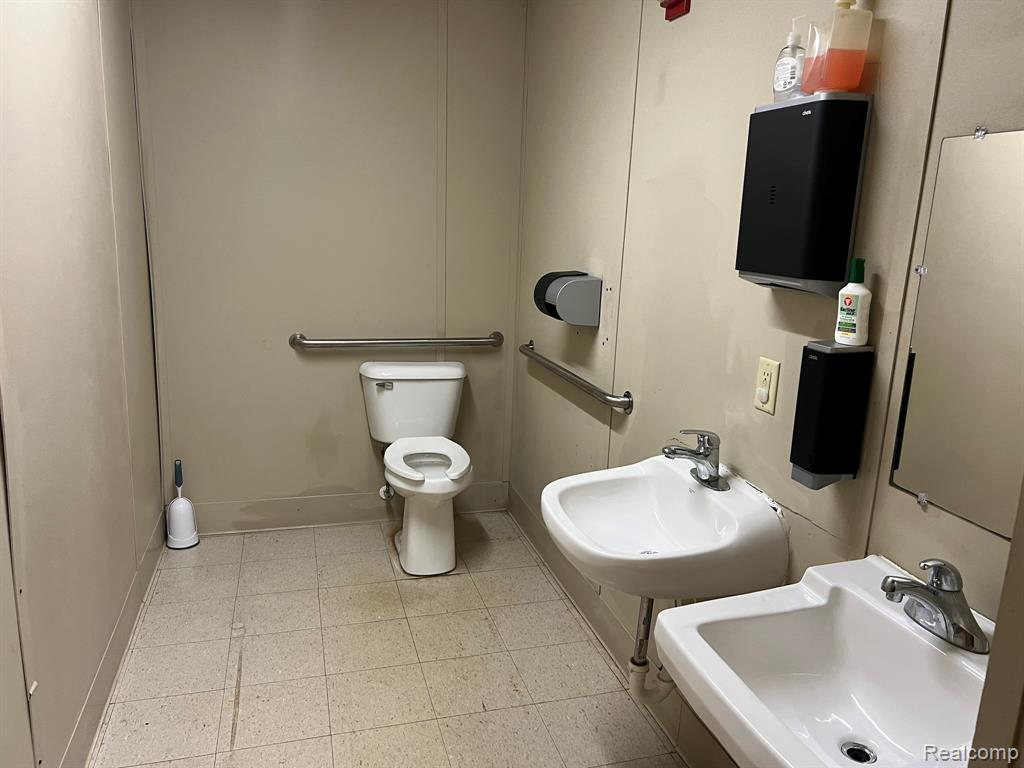 22575 Ann Arbor Trail, Dearborn Heights, MI 48127 — Photo 11