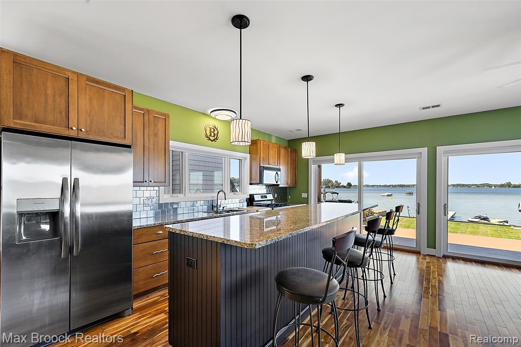 2022 Willow Beach Street, Keego Harbor, MI 48320 — Photo 4