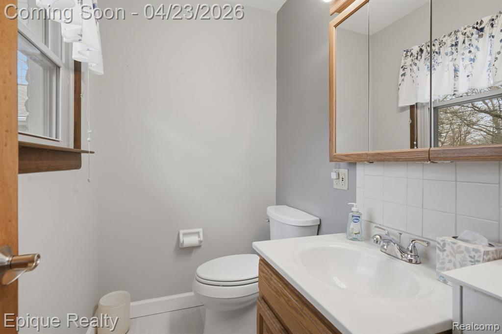 6236 McKenzie Drive, Flint, MI 48507 — Photo 16