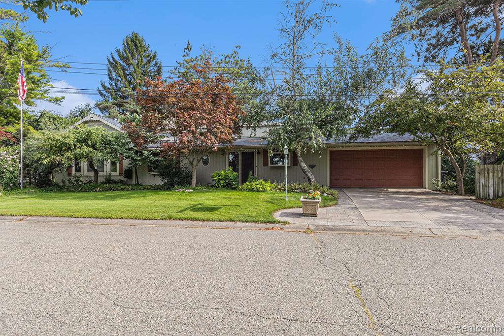 979 Abseguami Trail, Lake Orion, MI 48362 — Photo 45
