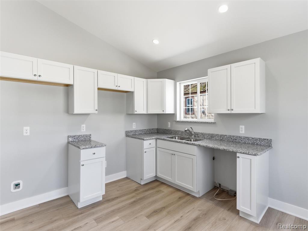 1005 Lakeview Street, Waterford, MI 48328 — Photo 12