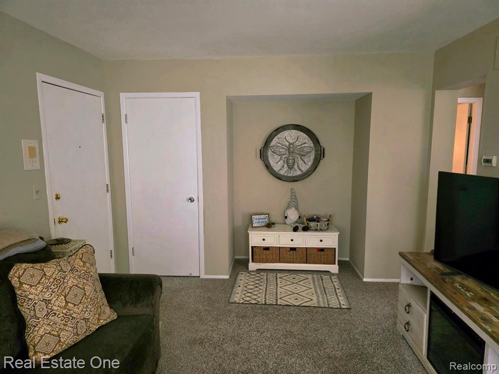 29364 HOOVER Road, Warren, MI 48093 — Photo 8