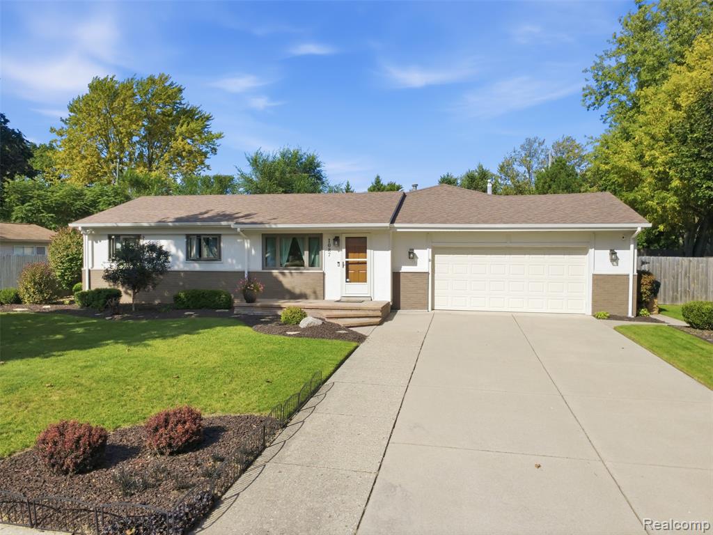 1087 Collingwood Drive, Rochester Hills, MI 48307