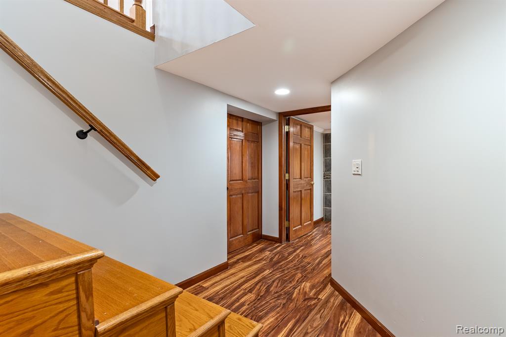 724 NICHOLS Road, Auburn Hills, MI 48326 — Photo 25