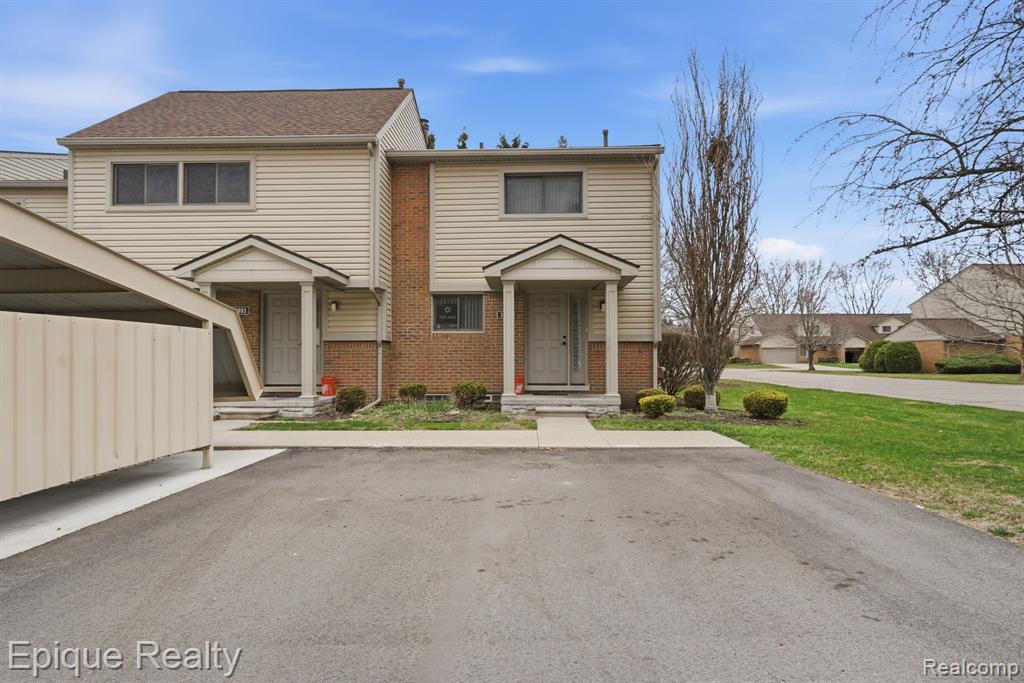 3895 Old Creek Road, Troy, MI 48084