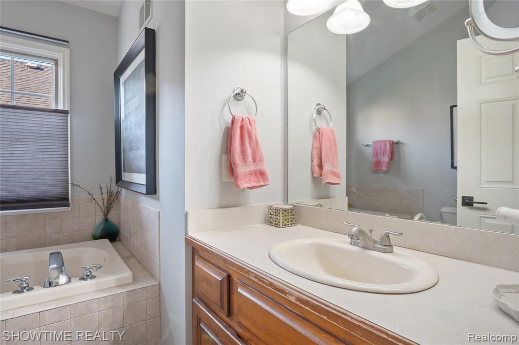 4341 Summer Place, Shelby Twp, MI 48316 — Photo 23