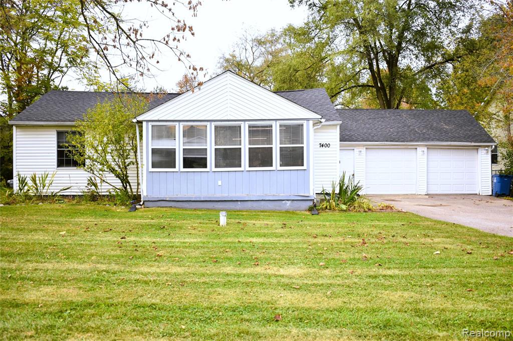 7400 Lawrence Street, Grand Blanc, MI 48439 — front exterior