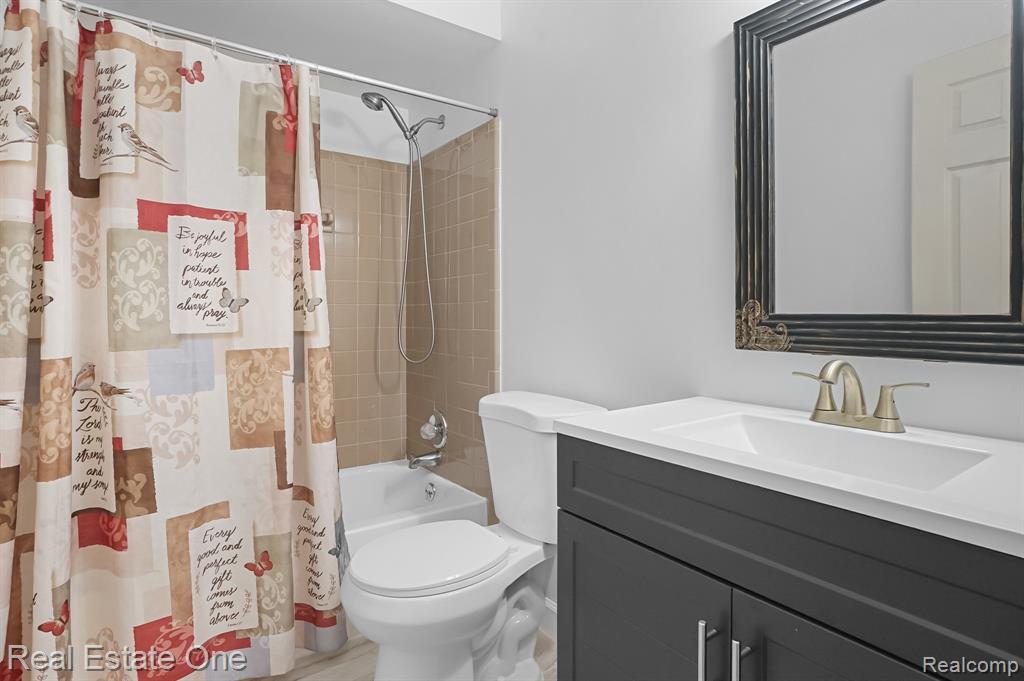 6770 John R Road, Troy, MI 48085 — Photo 13